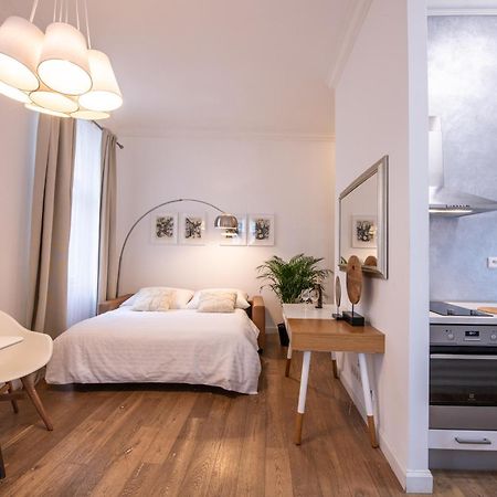Modern Downtown Apt - Renovated, On Ideal Location プラハ エクステリア 写真