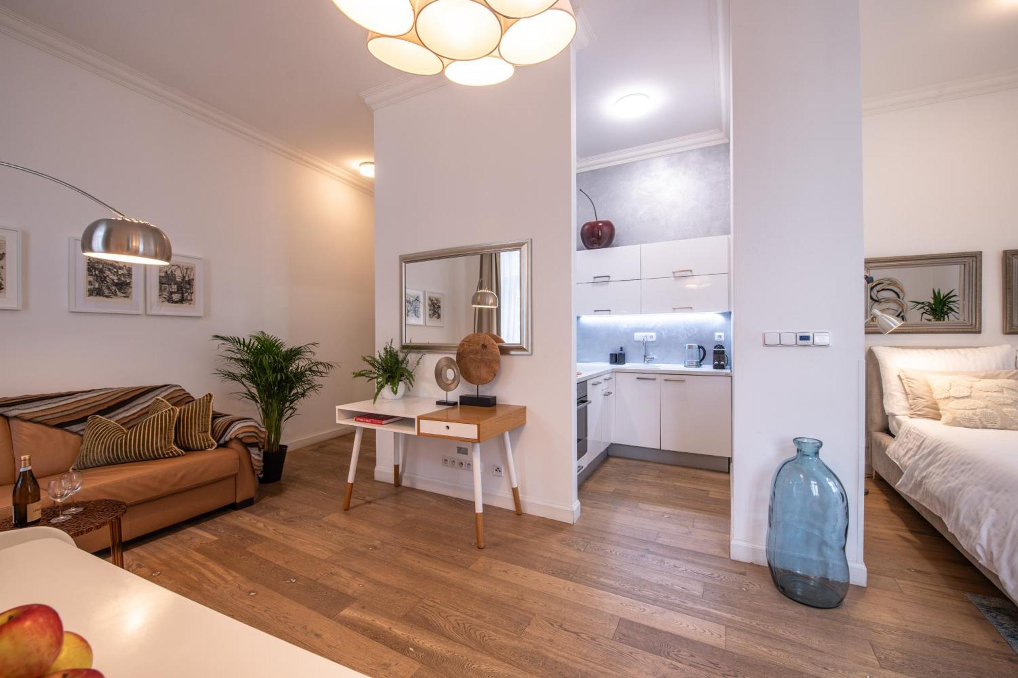 Modern Downtown Apt - Renovated, On Ideal Location プラハ エクステリア 写真