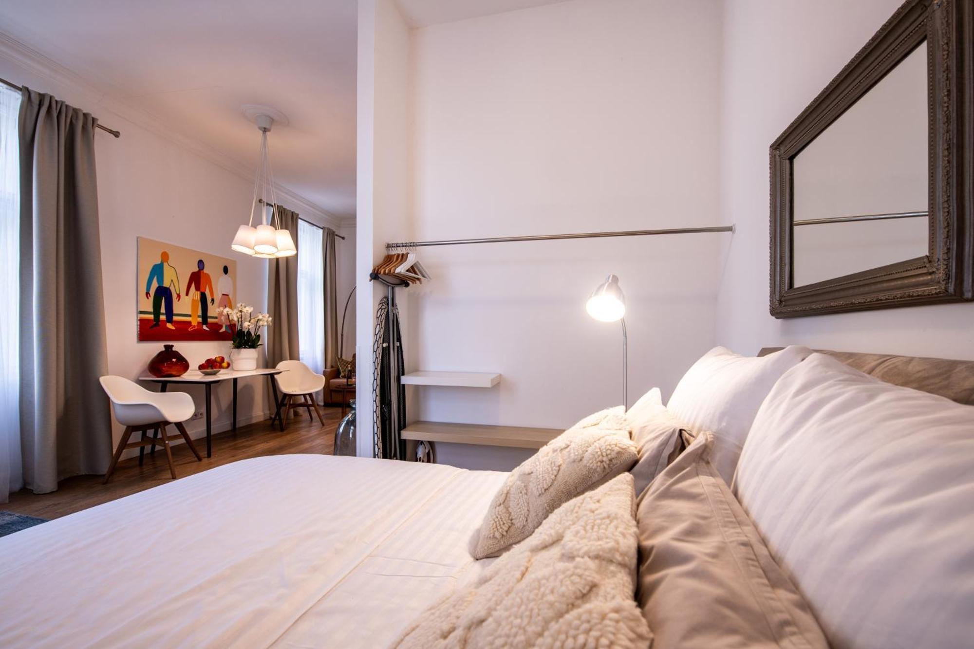 Modern Downtown Apt - Renovated, On Ideal Location プラハ エクステリア 写真