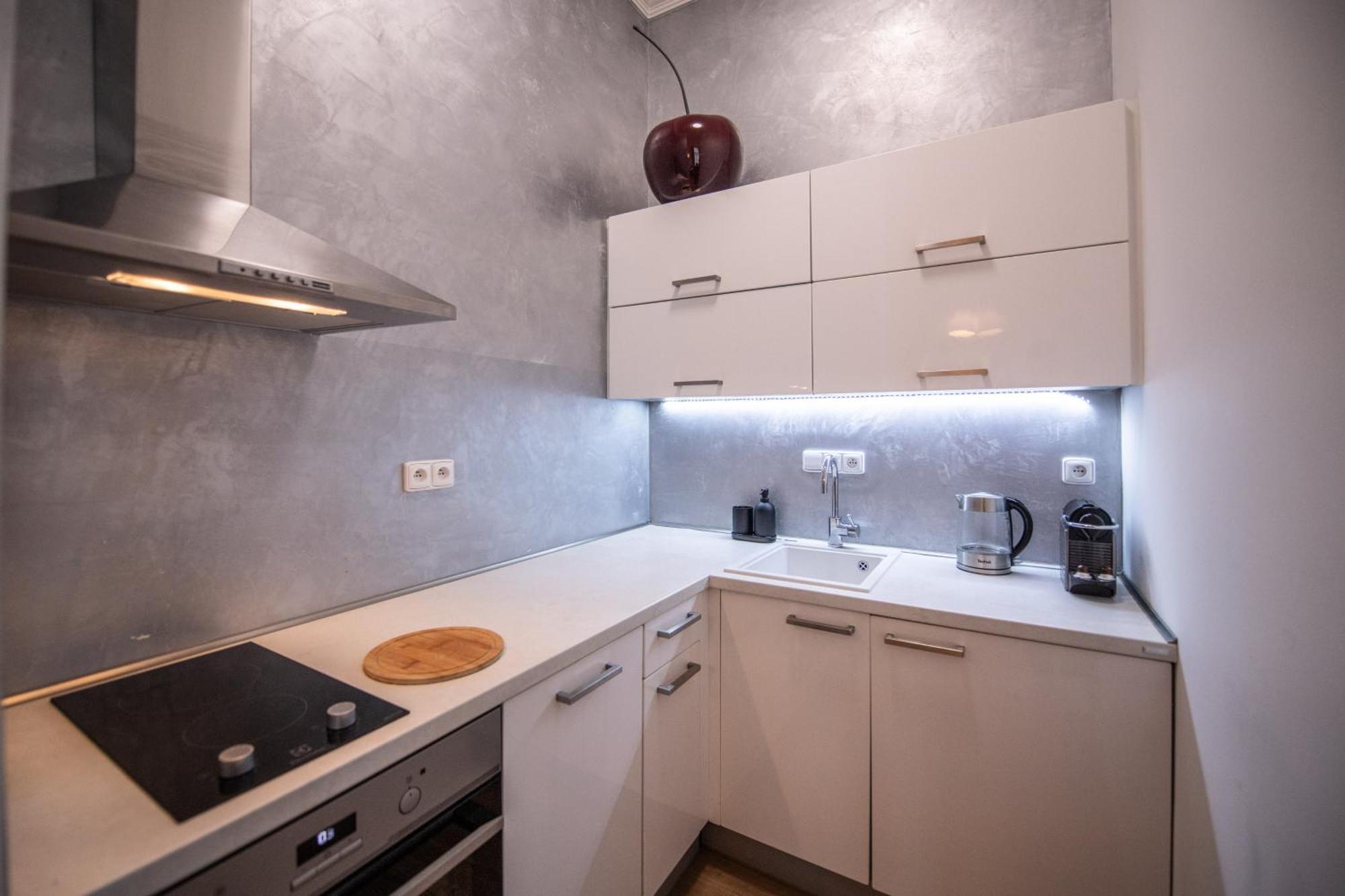 Modern Downtown Apt - Renovated, On Ideal Location プラハ エクステリア 写真