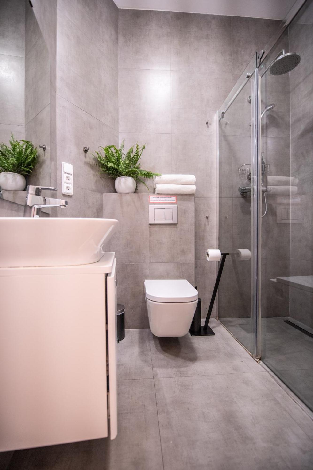 Modern Downtown Apt - Renovated, On Ideal Location プラハ エクステリア 写真