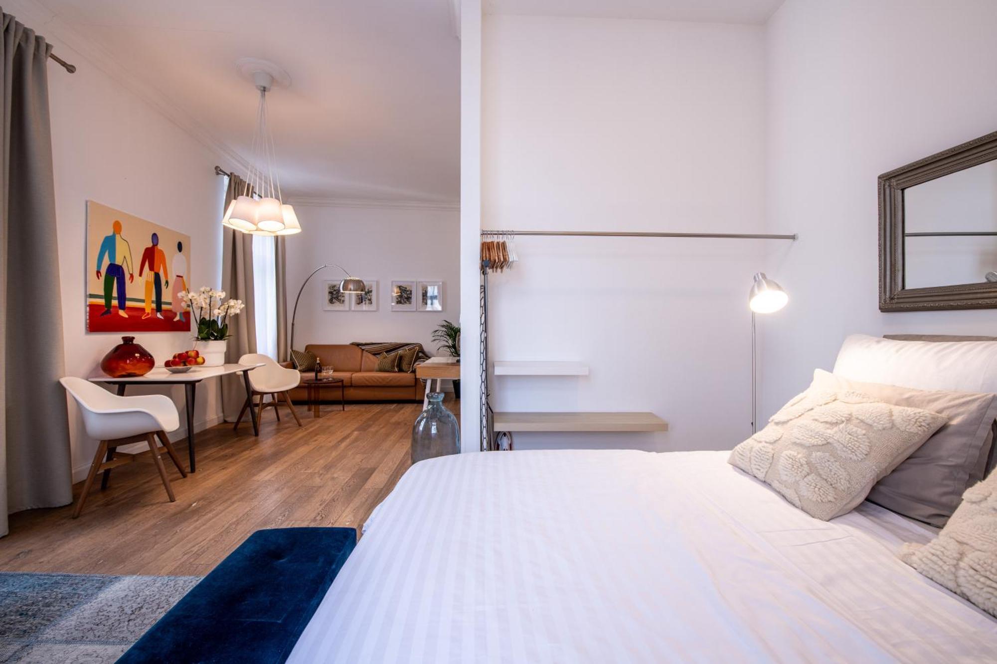 Modern Downtown Apt - Renovated, On Ideal Location プラハ エクステリア 写真