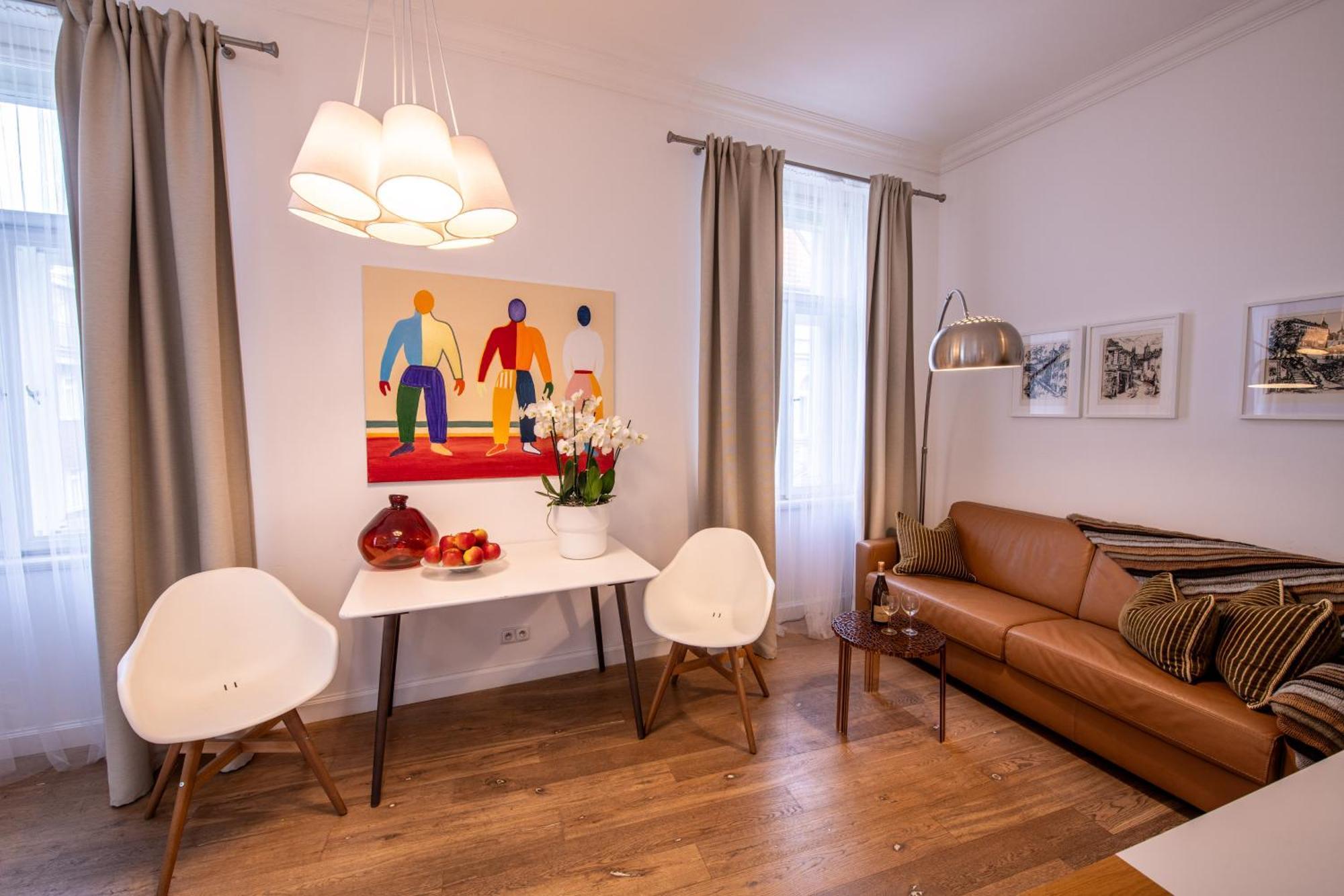 Modern Downtown Apt - Renovated, On Ideal Location プラハ エクステリア 写真