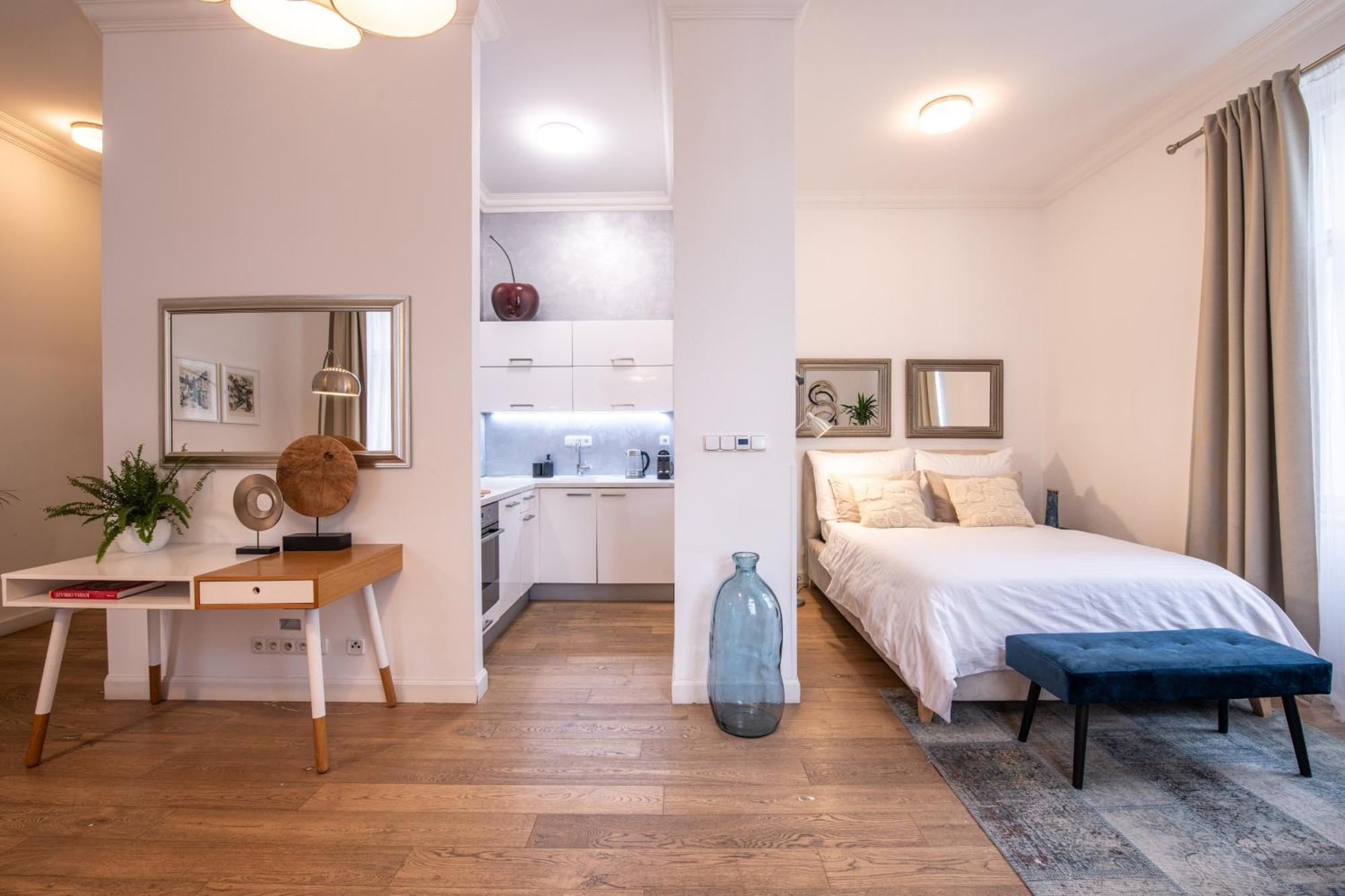 Modern Downtown Apt - Renovated, On Ideal Location プラハ エクステリア 写真