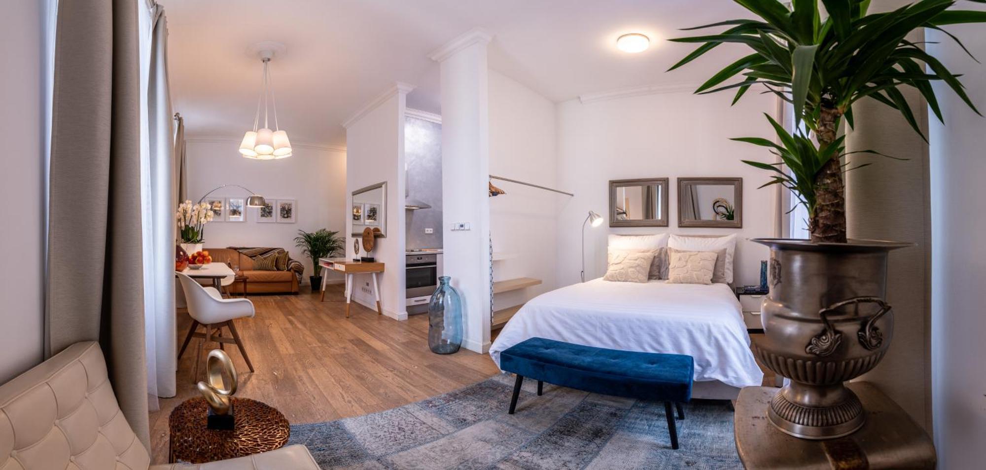 Modern Downtown Apt - Renovated, On Ideal Location プラハ エクステリア 写真