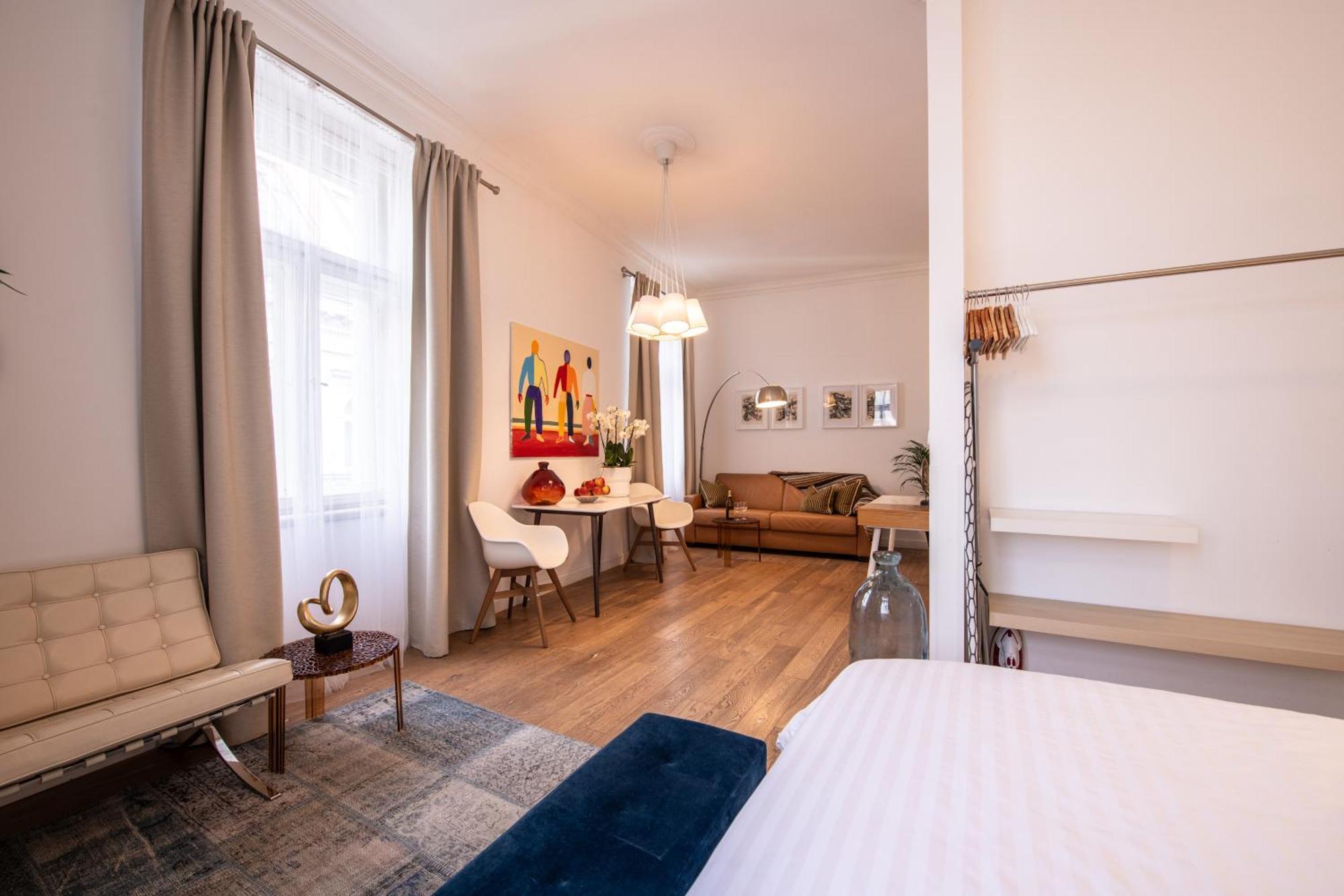 Modern Downtown Apt - Renovated, On Ideal Location プラハ エクステリア 写真