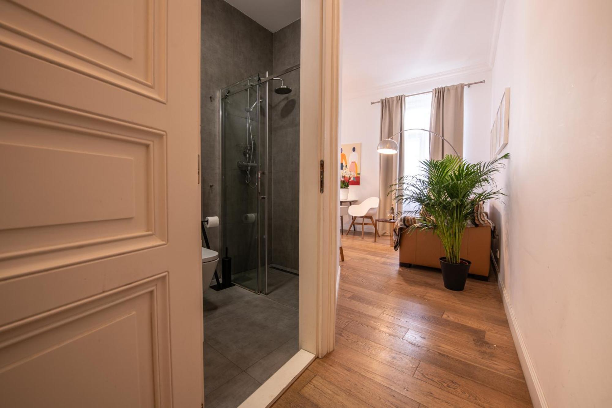Modern Downtown Apt - Renovated, On Ideal Location プラハ エクステリア 写真