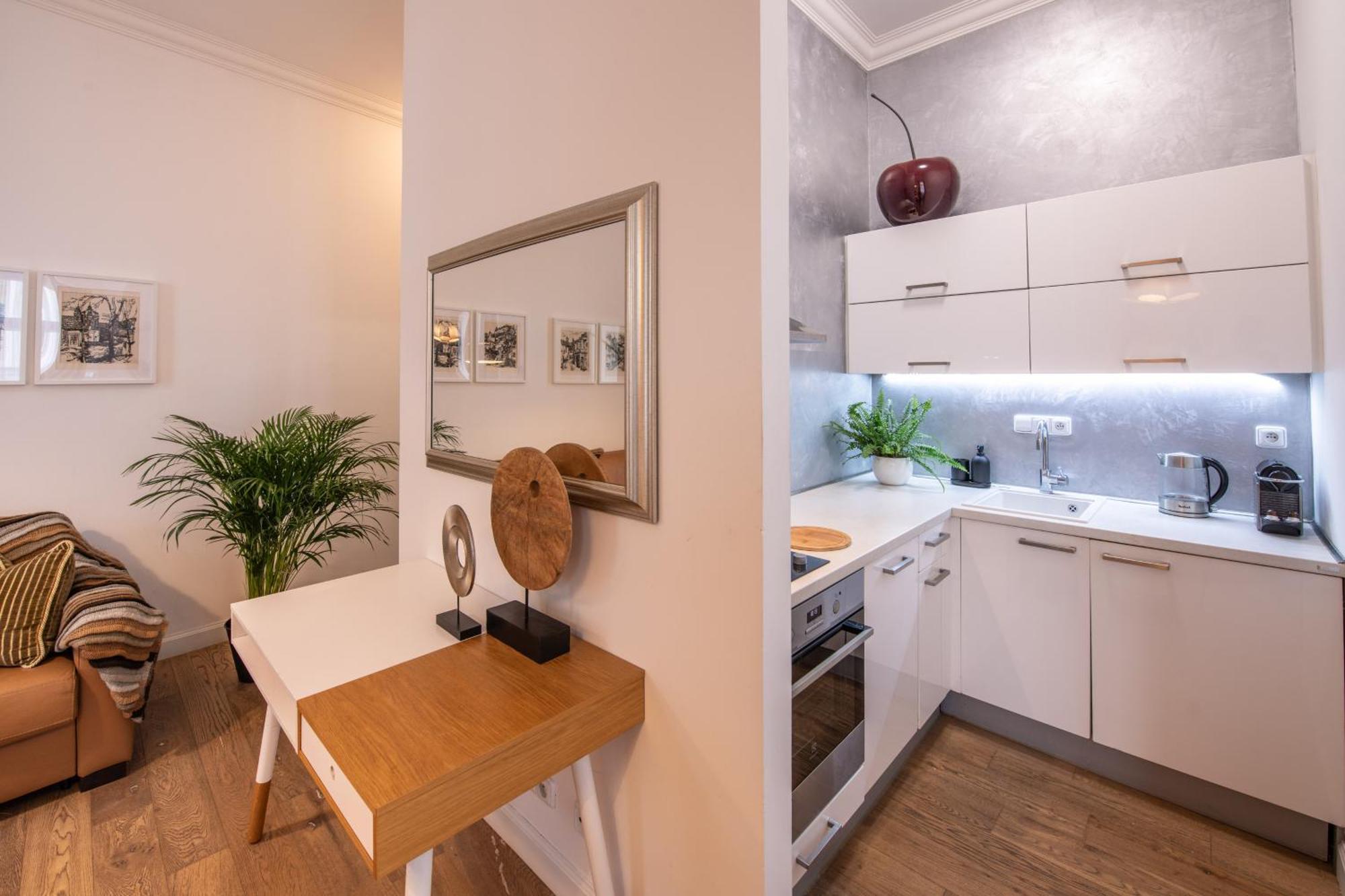 Modern Downtown Apt - Renovated, On Ideal Location プラハ エクステリア 写真