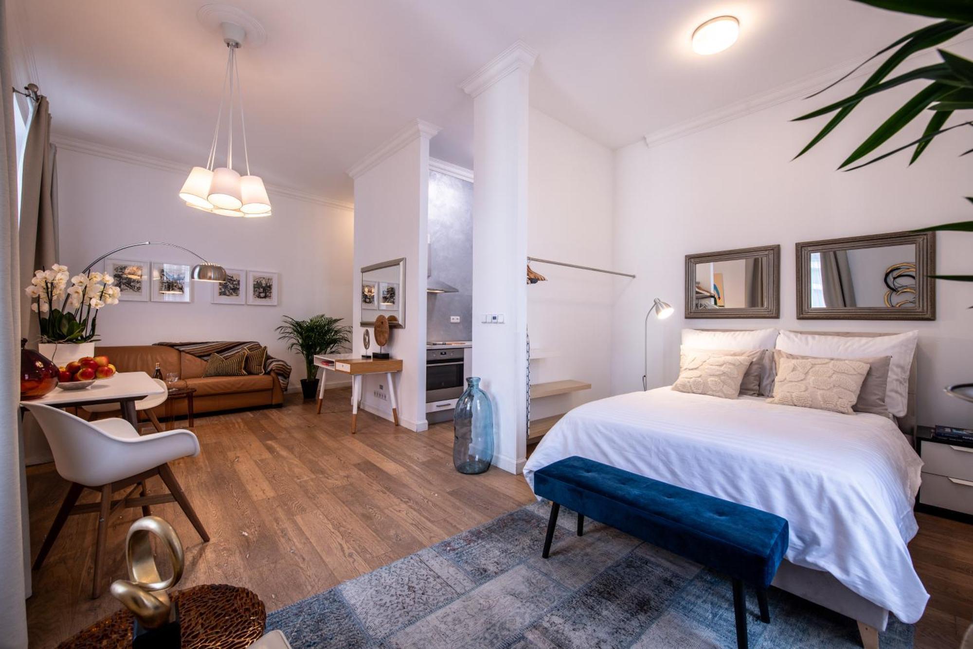 Modern Downtown Apt - Renovated, On Ideal Location プラハ エクステリア 写真