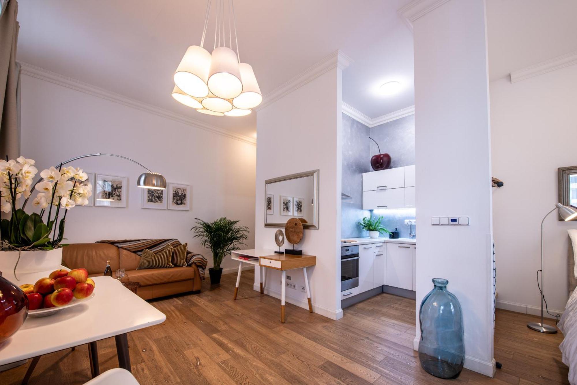 Modern Downtown Apt - Renovated, On Ideal Location プラハ エクステリア 写真