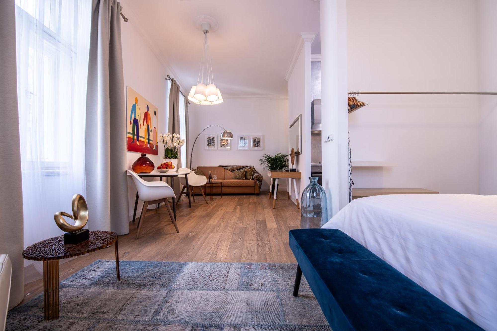 Modern Downtown Apt - Renovated, On Ideal Location プラハ エクステリア 写真